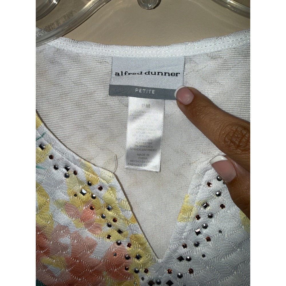Alfred Dunner Petite PM Floral Studded Split Neck Textured 3/4 Sleeve Top White - Picture 3 of 3